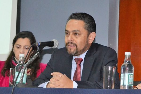 Ministro Mauricio Oviedo Expone en Seminario Arica