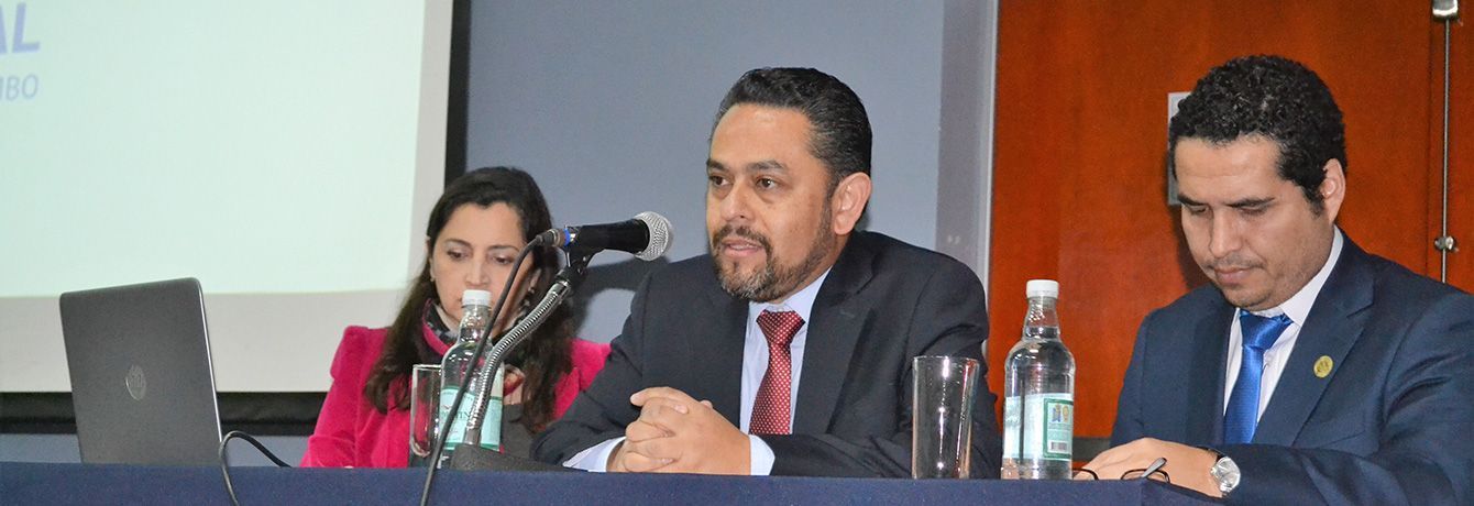 Ministro Mauricio Oviedo Expone en Seminario Arica