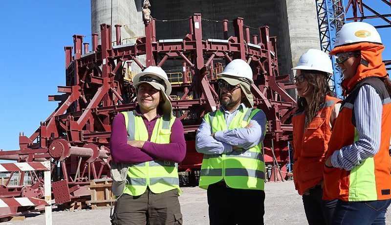 Ministros del 1TA conocen planta de Energía Termosolar