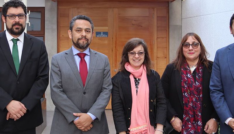 Cónsul de Argentina realiza visita protocolar a Ministros del Primer Tribunal Ambiental