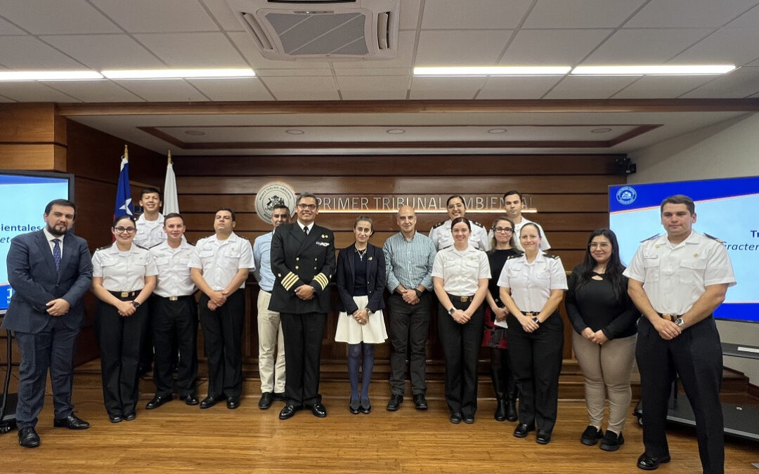 Por primera vez el Primer Tribunal Ambiental capacita a funcionarios y funcionarias de la Armada de Chile