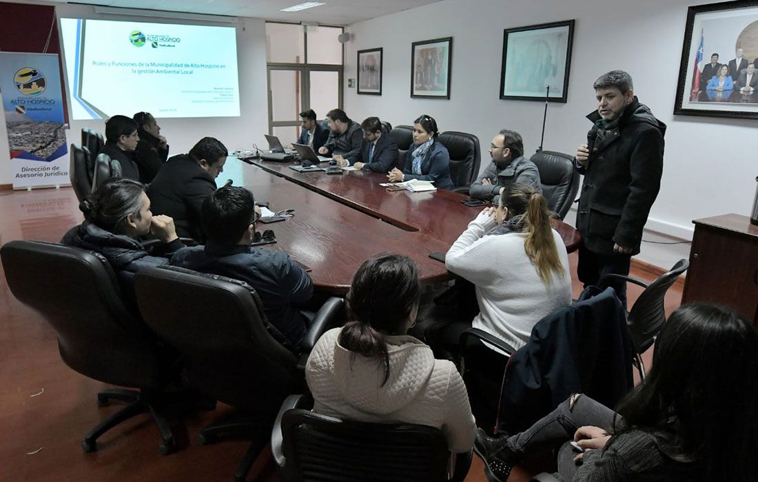 Primer Tribunal Ambiental capacita a  funcionarios municipales de de Alto Hospicio