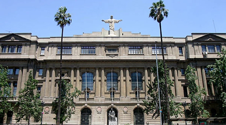 Primer Tribunal Ambiental y Programa de Derecho y Medio Ambiente de la Pontificia Universidad Católica firman convenio de colaboración